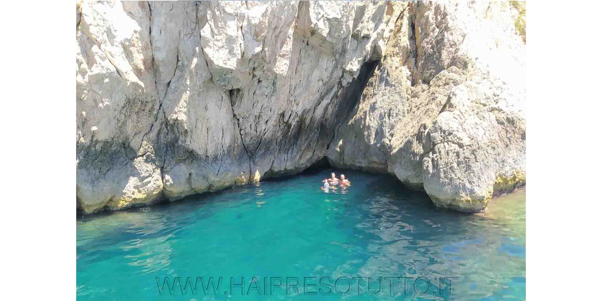 Bagno nelle meravigliose acque di Capri
