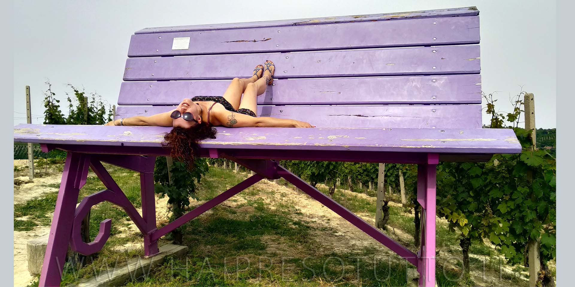 lara sulla panchina gigante viola