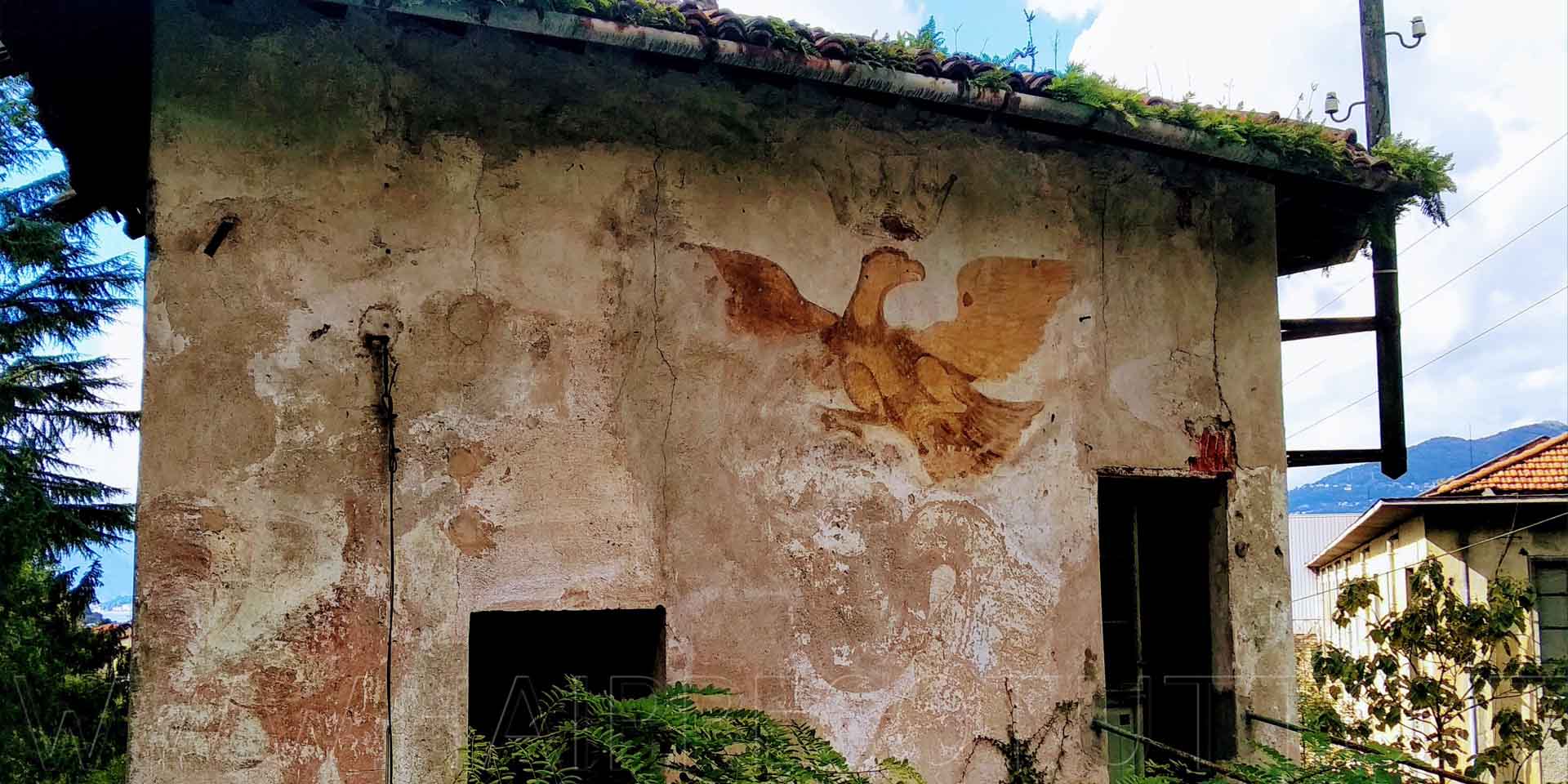 La casa del Diavolo vista dall’ingresso dell’Orrido di Bellano